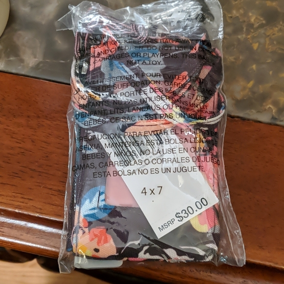 NWT. NEW Vera Bradley Lighten Up Zip ID & Lanyard - Picture 4 of 4